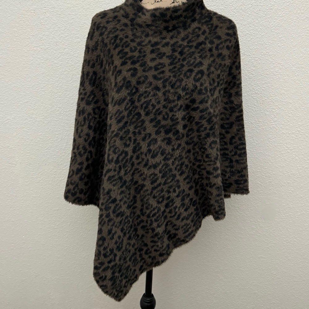 Chico's Feather Knit Animal Print Poncho Size S/M NWT